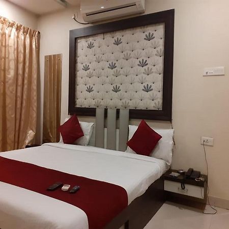 Hotel White House Pune Bagian luar foto