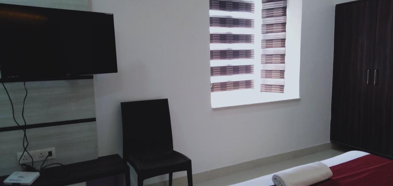 Hotel White House Pune Bagian luar foto