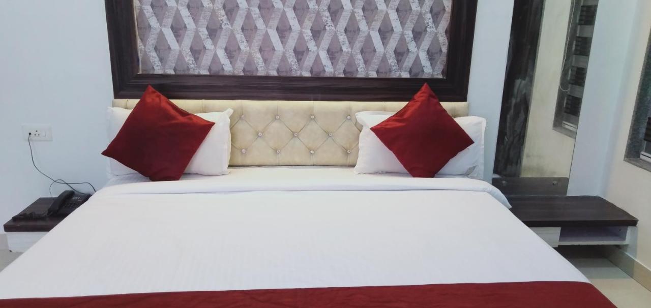 Hotel White House Pune Bagian luar foto