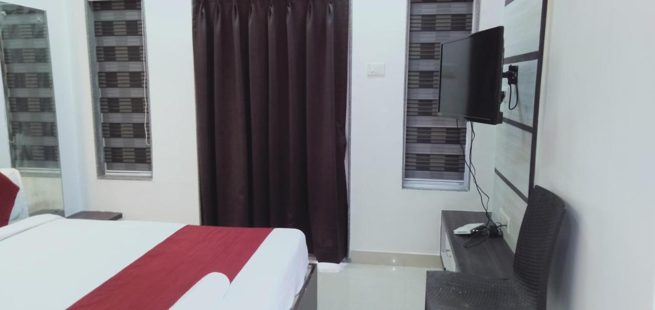 Hotel White House Pune Bagian luar foto