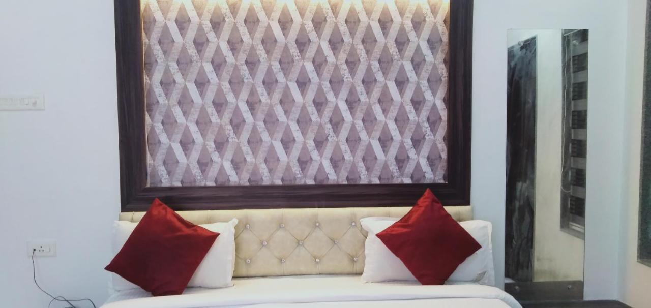 Hotel White House Pune Bagian luar foto