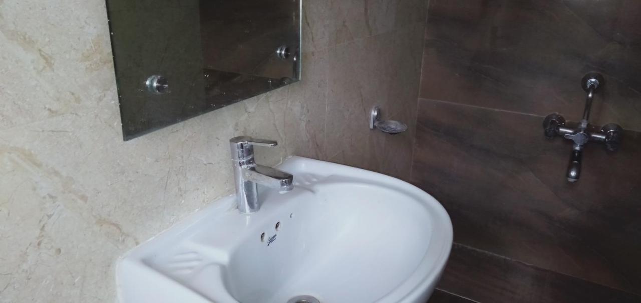 Hotel White House Pune Bagian luar foto