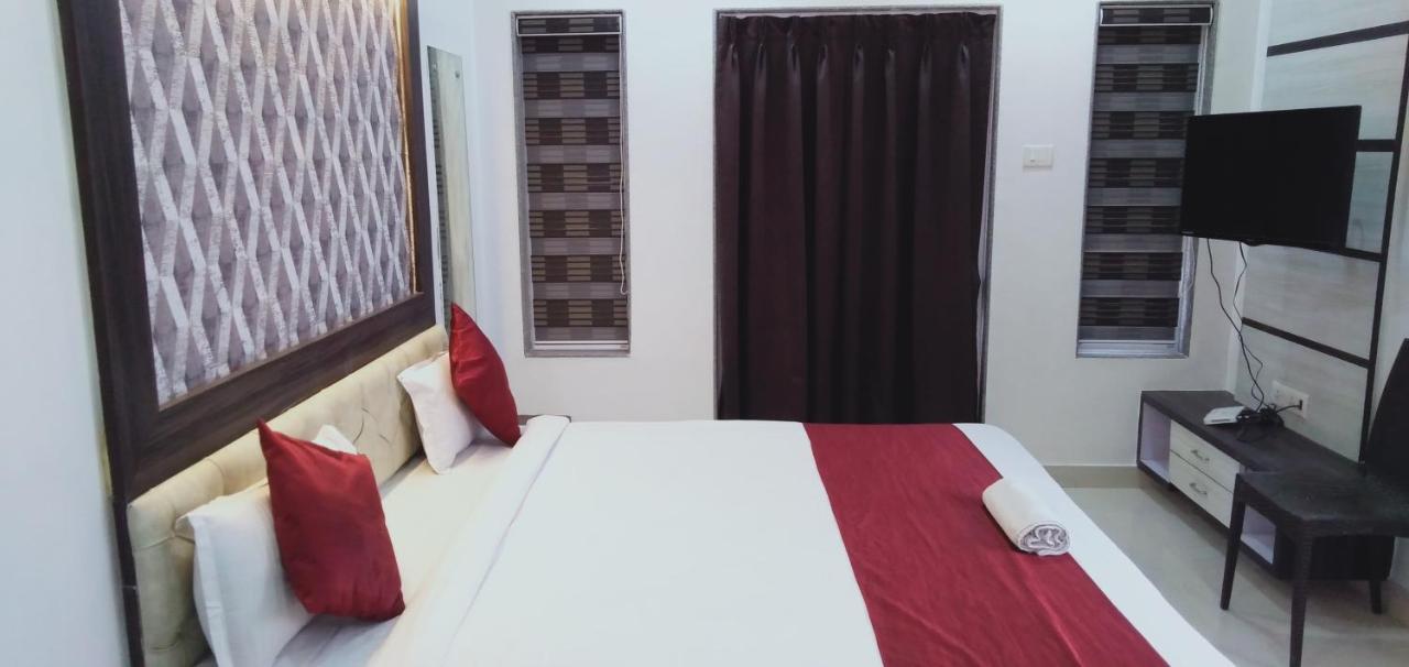 Hotel White House Pune Bagian luar foto