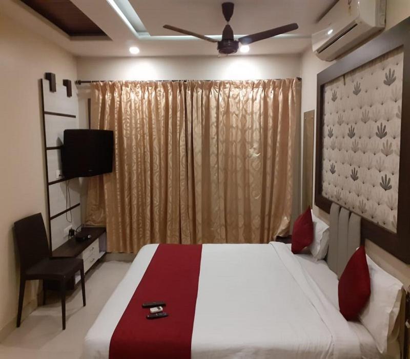 Hotel White House Pune Bagian luar foto