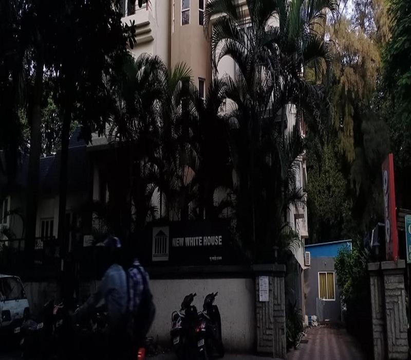 Hotel White House Pune Bagian luar foto