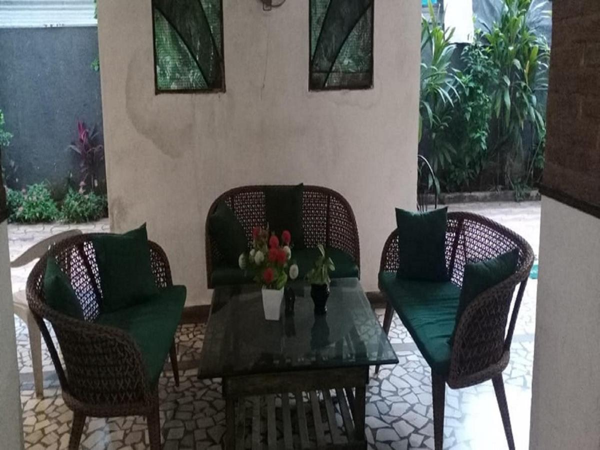 Hotel White House Pune Bagian luar foto