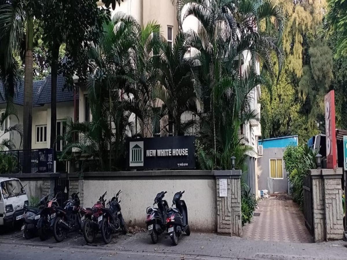 Hotel White House Pune Bagian luar foto