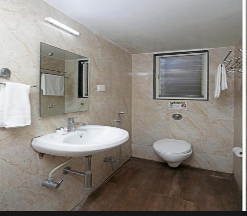 Hotel White House Pune Bagian luar foto