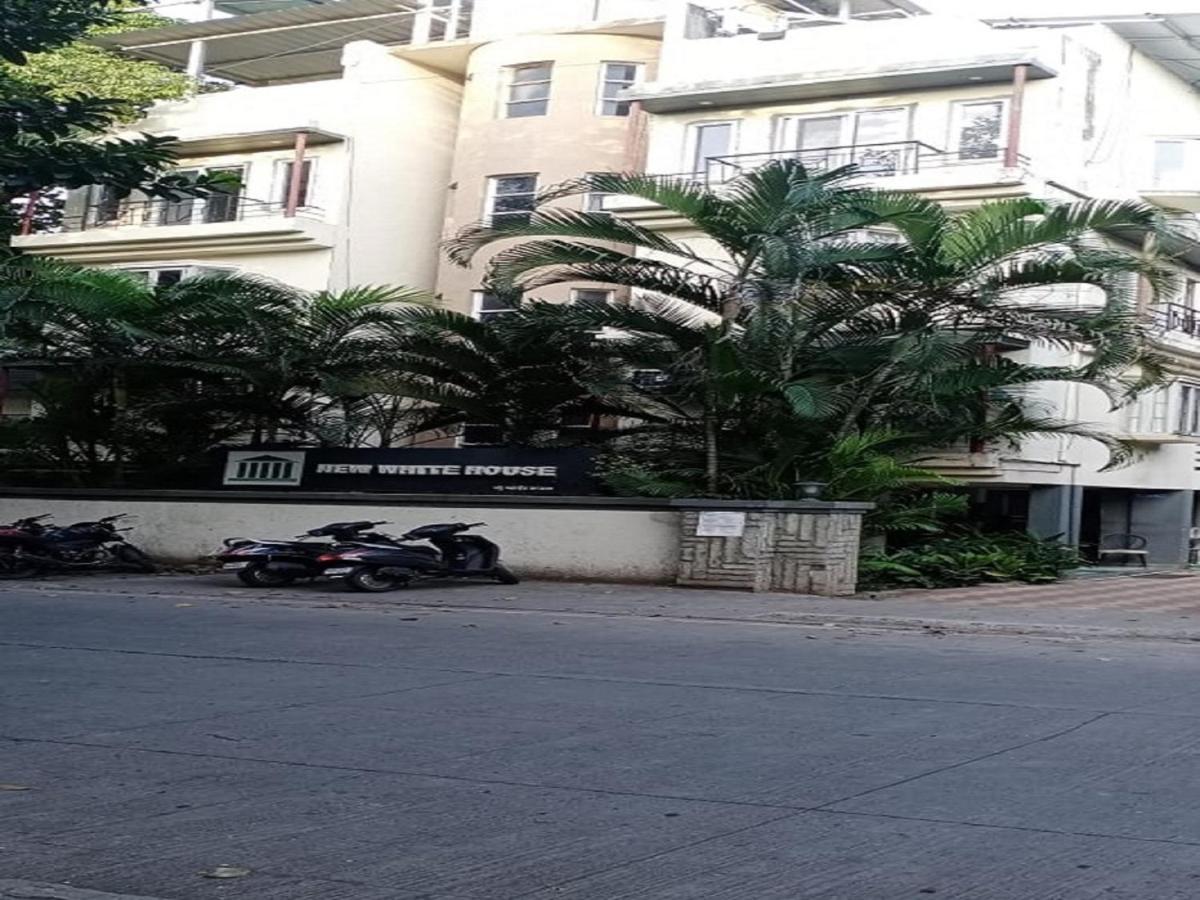 Hotel White House Pune Bagian luar foto
